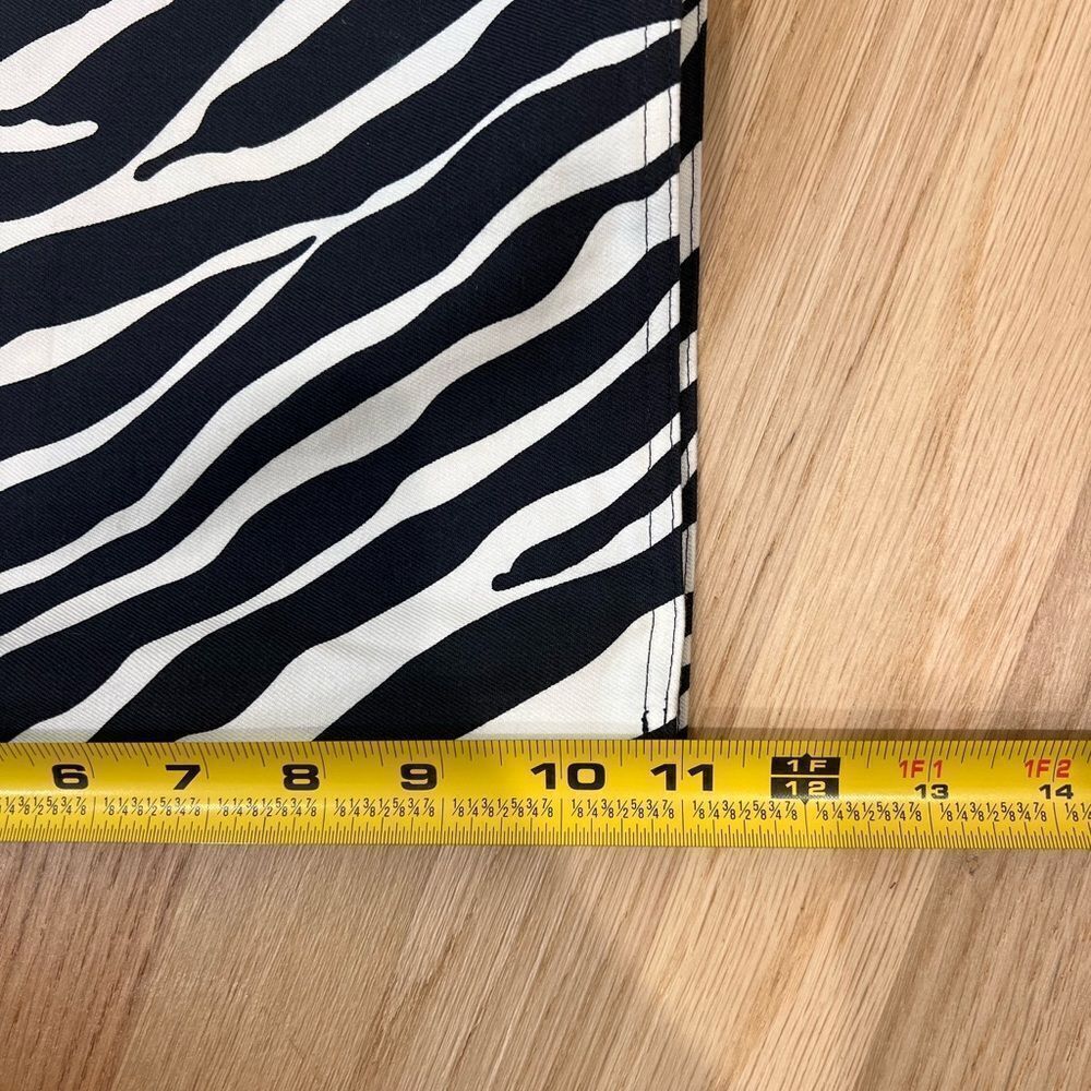 Michael Kors Saks Fifth Ave Zebra Bermuda Shorts Size 6 - Picture 6 of 6